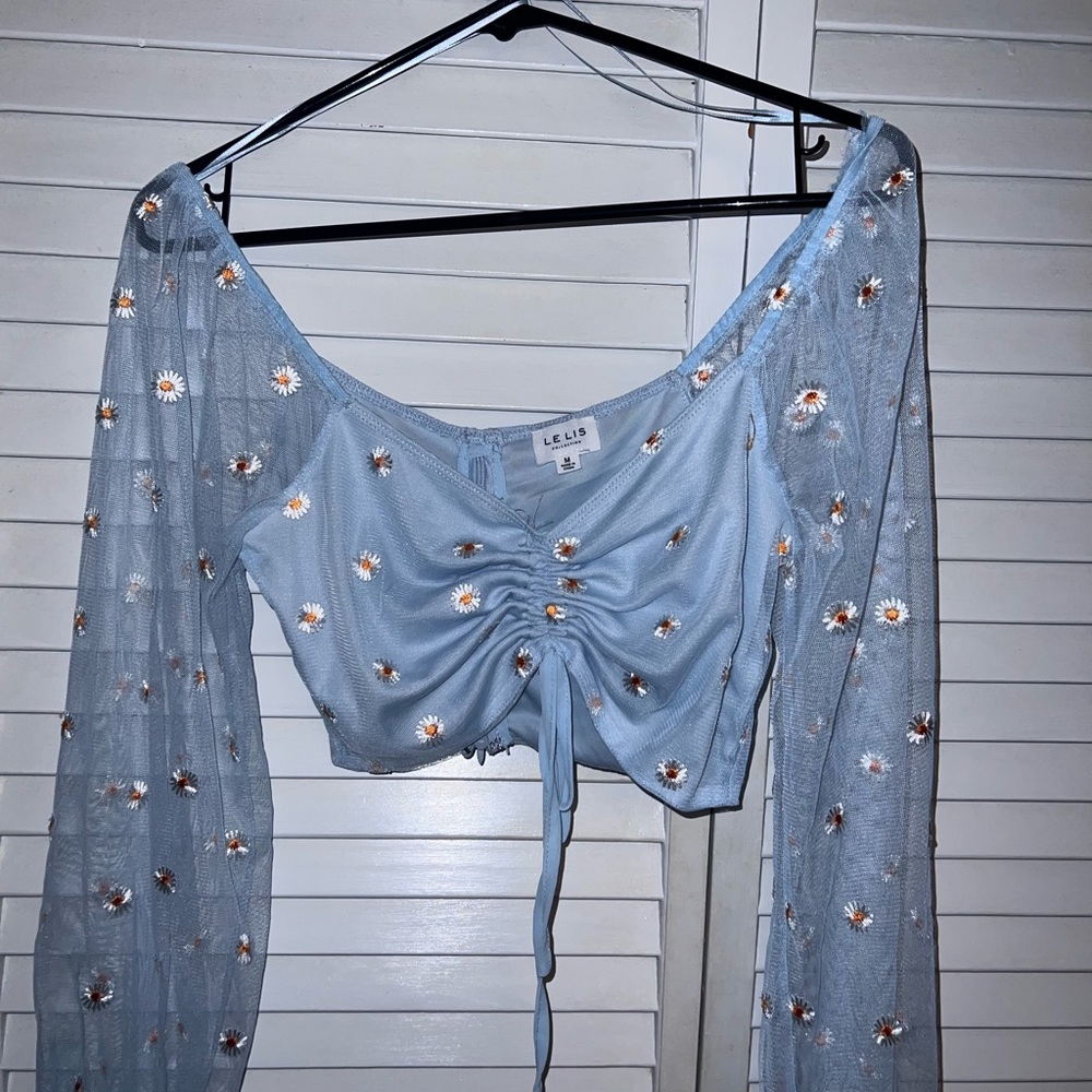 Le Lis Sweet As A Daisy Sheer Puff
Sleeves Cropped Top